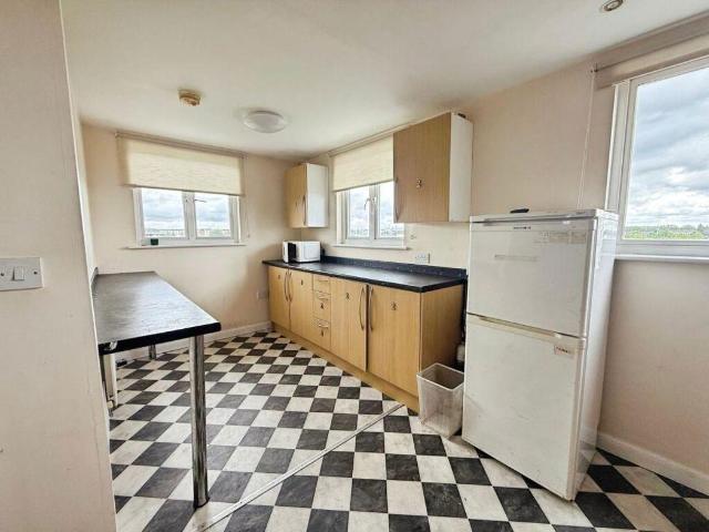 Flat for sale in Hatfield, Fretherne
