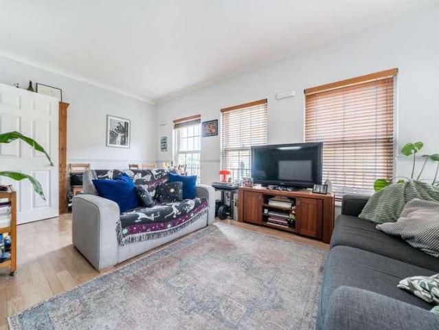 Flat for sale in Rotherhithe, Greater London