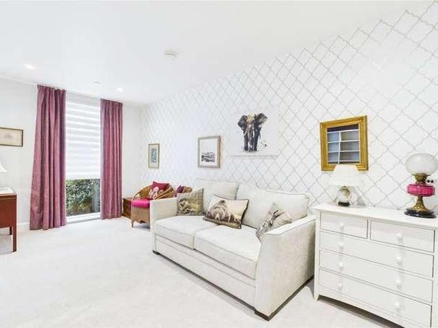 Flat for sale in Horsell, Woking