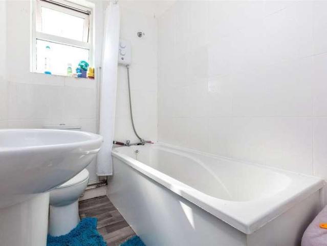Flat for sale in Roselands, Eastbourne