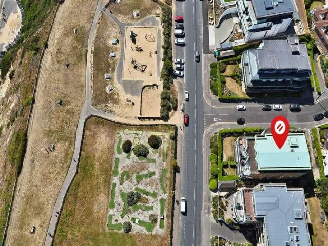 Flat for sale in Pokesdown, Bournemouth