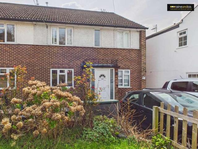 Flat for sale in Potters Bar, Hertfordshire