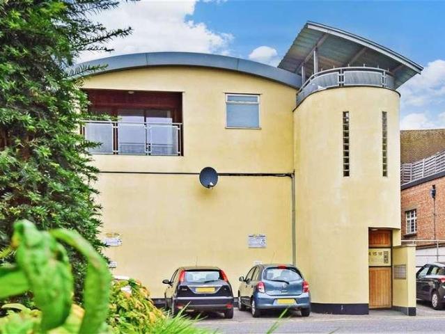 Flat for sale in Pachesham Park, Surrey