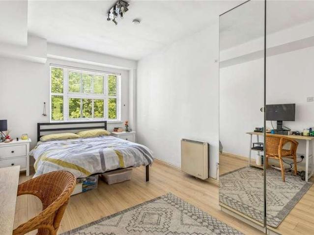 Flat for sale in Tower Liberty, Wapping