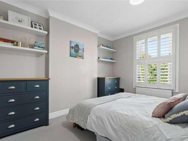 Flat for sale in North Sheen, Greater London