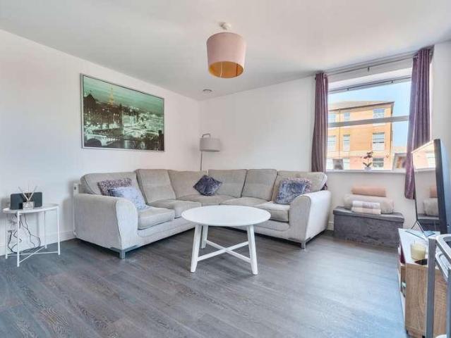 Flat for sale in Horfield, Feckenham