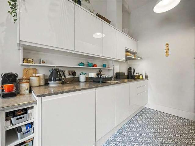 Flat for sale in Highbury, Greater London