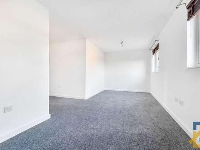 Flat for sale in Greater London