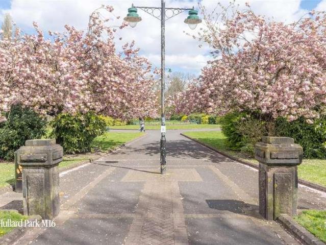 Flat for sale in Old Trafford, Trafford Park