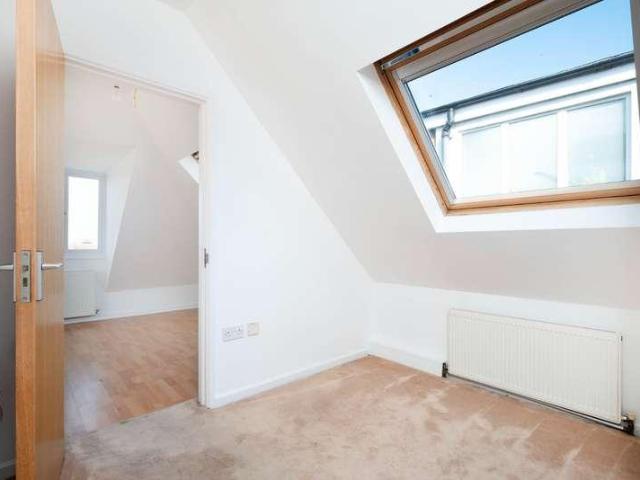 Flat for sale in Golders Green, Greater London