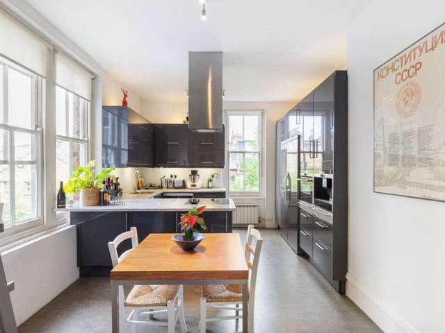 Flat for sale in Richmond, North Sheen