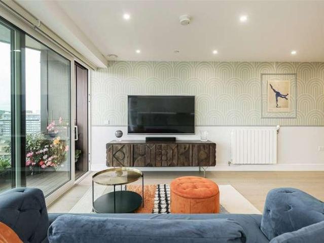 Flat for sale in Callis Yard, Greater London