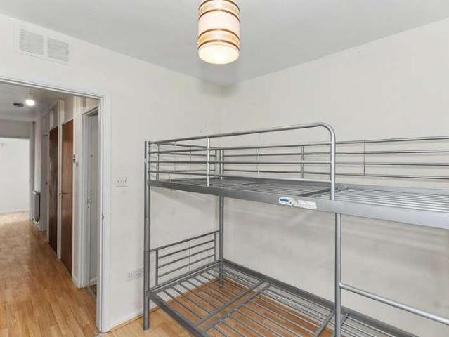 Flat for sale in Northampton, Northamptonshire