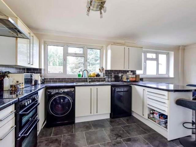 Flat for sale in North Watford, Hertfordshire