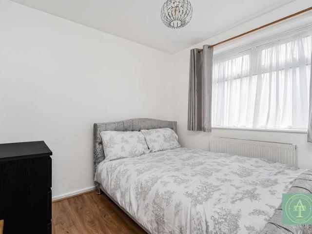 Flat for sale in Cockfosters, Greater London