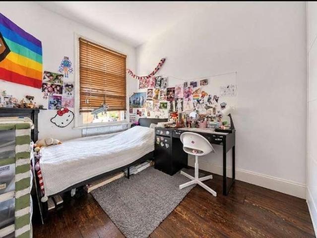 Flat for sale in London Borough of Ealing, Greater London