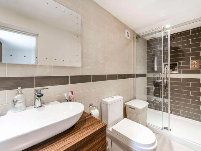 Flat for sale in Harlesden, Greater London