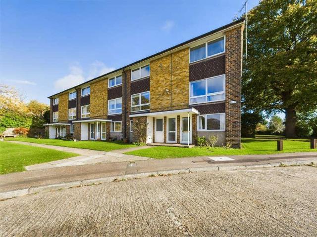 Flat for sale in Roffey, Horsham