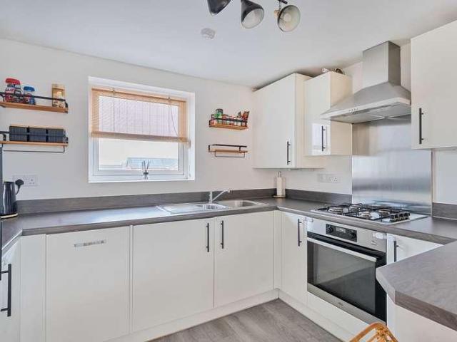 Flat for sale in Dunstable, Bedfordshire