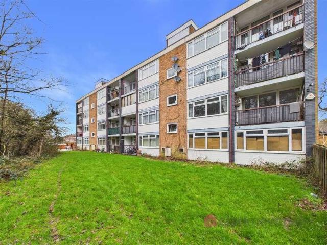 Flat for sale in The Stow, Harlow