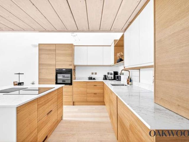 Flat for sale in Stoke Newington, Greater London