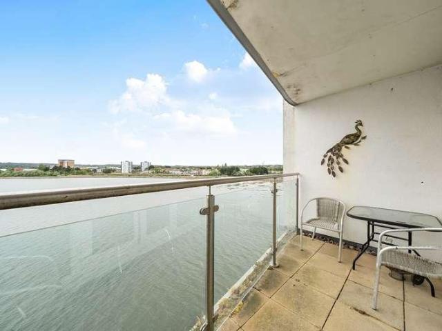 Flat for sale in Poole