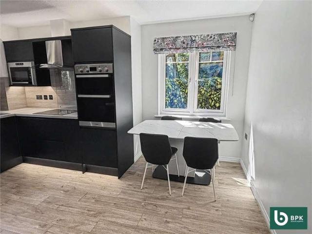 Flat for sale in Moorville
