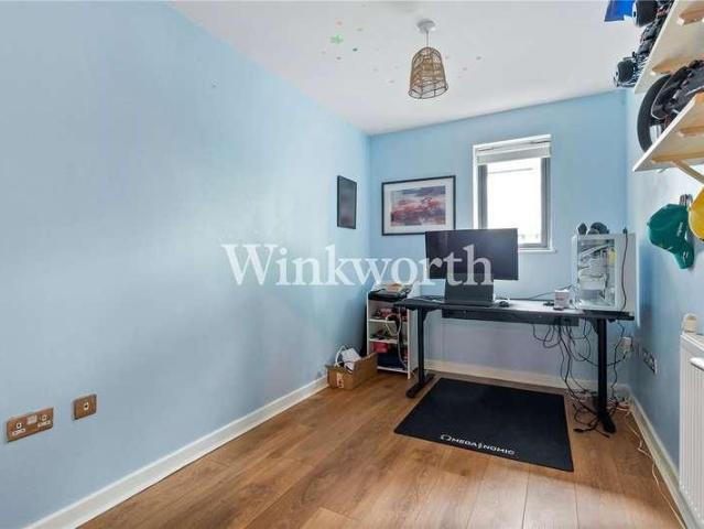 Flat for sale in Hornsey, Greater London