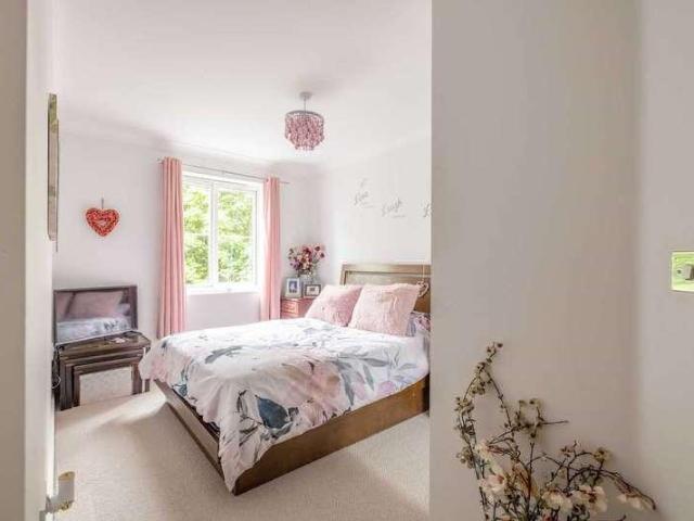 Flat for sale in Myrke, Slough