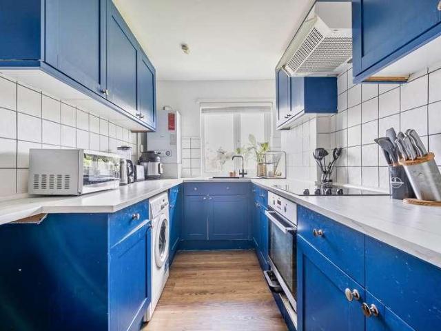 Flat for sale in Surbiton, Greater London