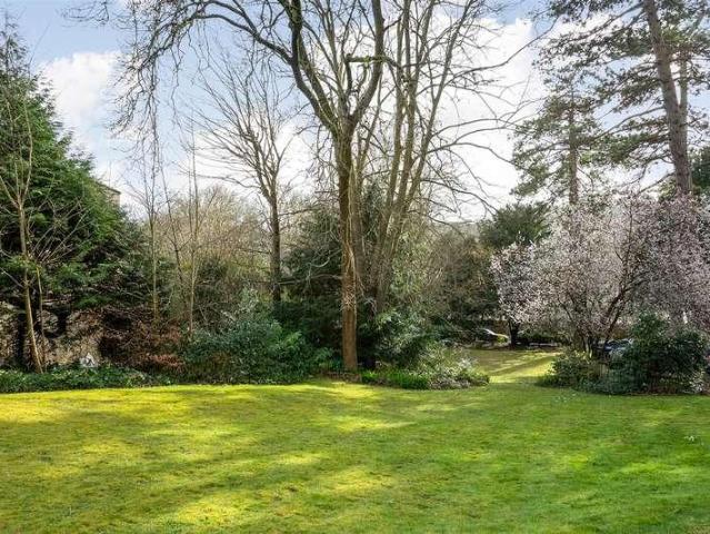 Flat for sale in Whyteleafe, Whyteleafe