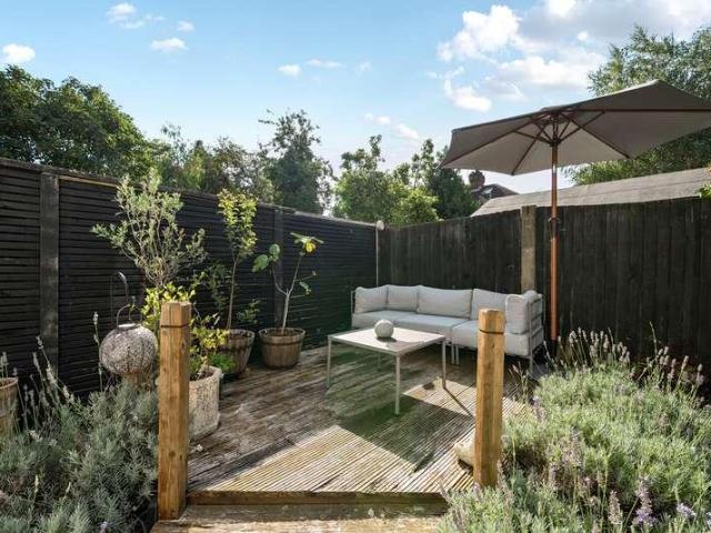 Flat for sale in Kingston Upon Thames, Surbiton