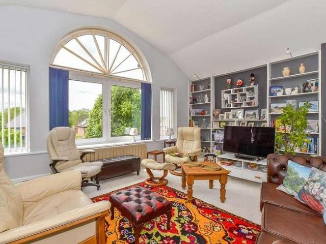 Flat for sale in Folkestone, Morehall