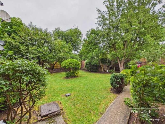 Flat for sale in Kingsbury, Greater London