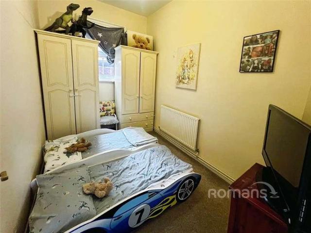 Flat for sale in Aldershot, Hampshire