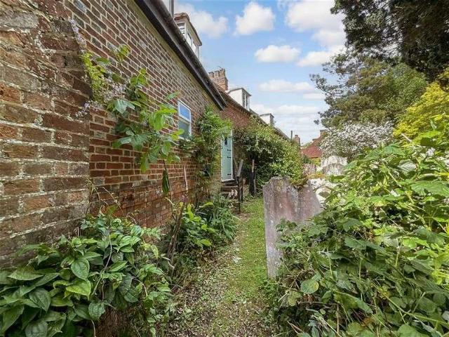 Flat for sale in Midway, Kent