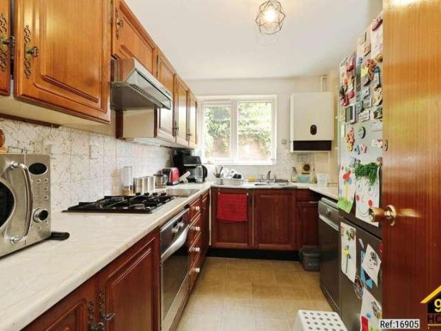 Flat for sale in Georgia, Greater Manchester