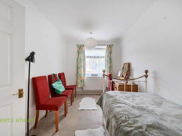 Flat for sale in London Borough of Croydon, Thornton Heath