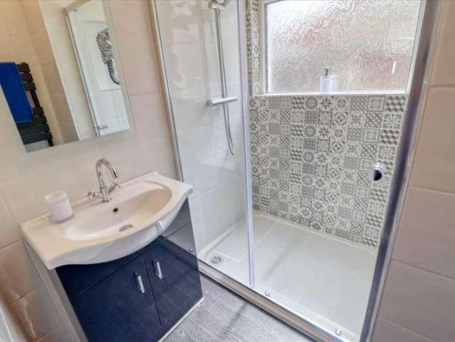 Flat for sale in Dale Hill, Essex