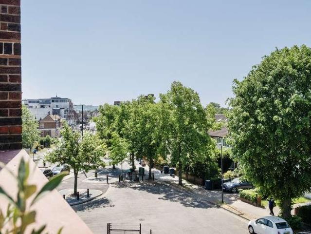 Flat for sale in Pinner, Greater London