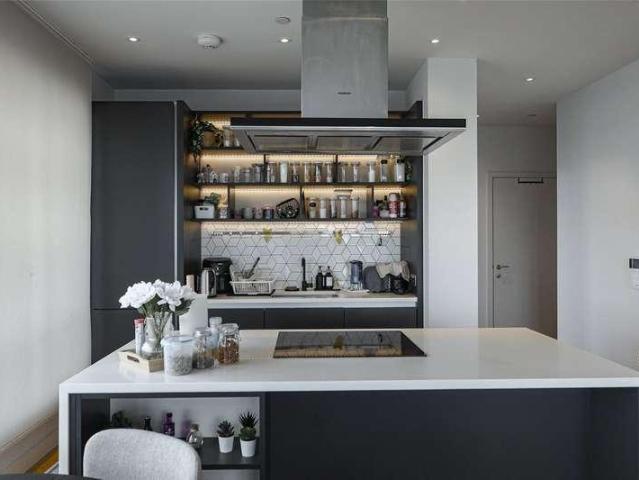 Flat for sale in London City Island, Blackwall