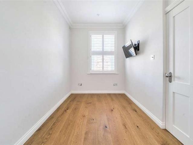 Flat for sale in London Borough of Ealing, Hanwell