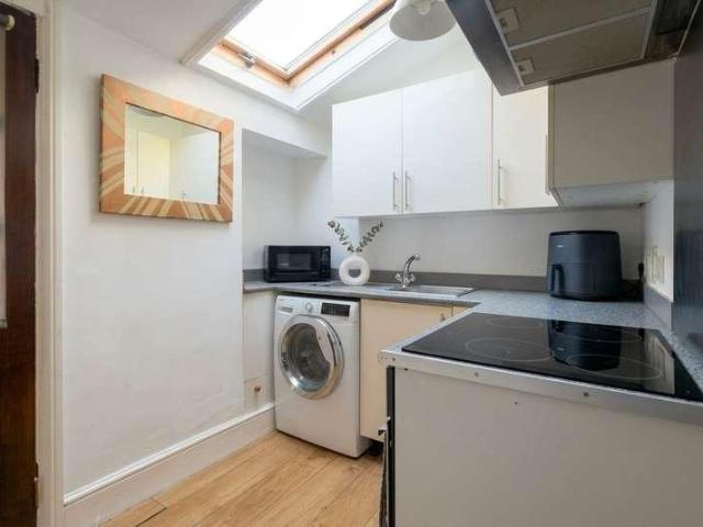 Flat for sale in California, Ipswich