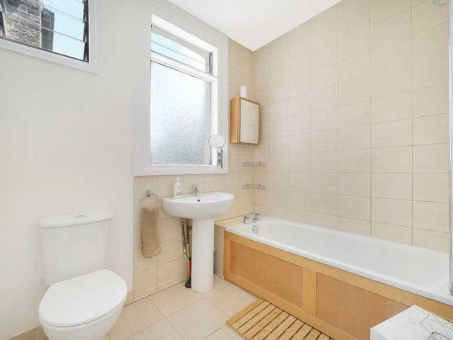 Flat for sale in Harringay, Greater London