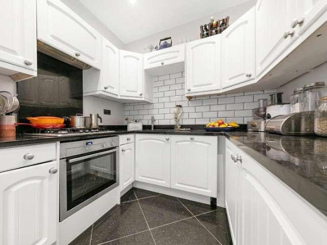 Flat for sale in Petersham, Greater London