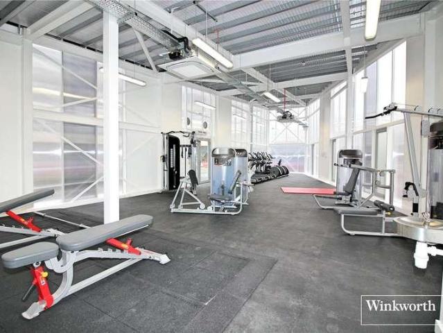Flat for sale in Elstree and Borehamwood, Borehamwood