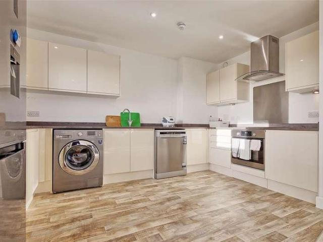 Flat for sale in Arbury, Cambridgeshire