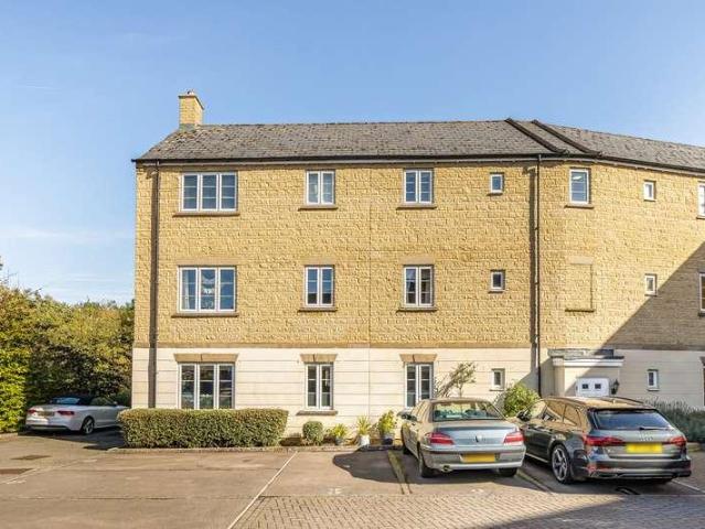 Flat for sale in Madley Park, West Oxfordshire