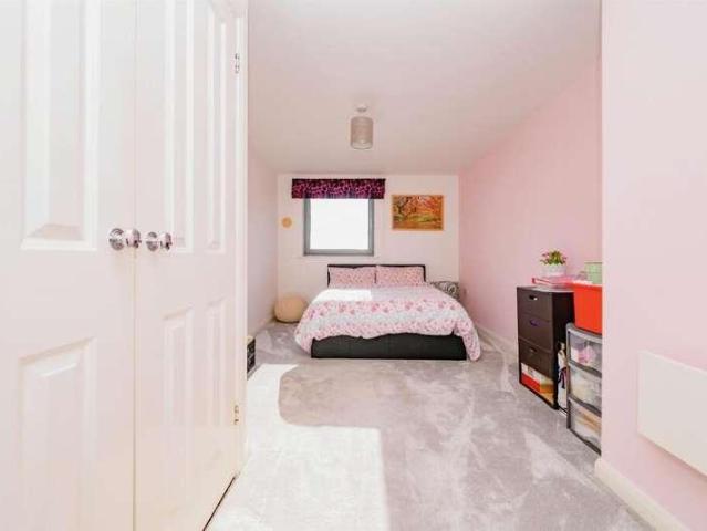 Flat for sale in St Albans, Five Acres