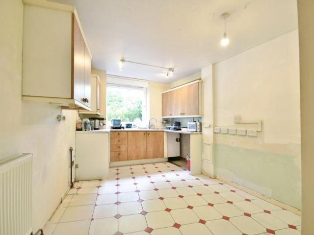 Flat for sale in London Borough of Hounslow, Greater London